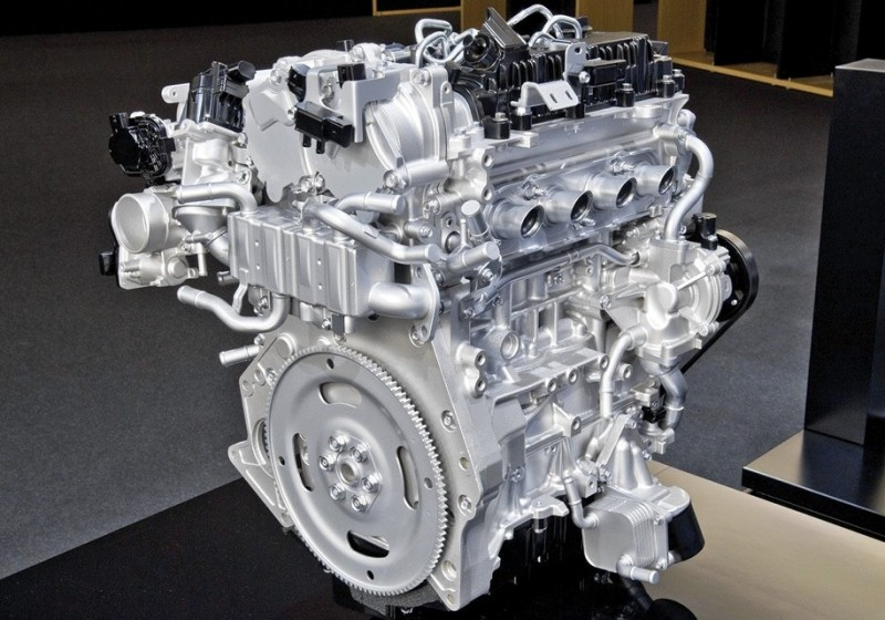 Mazda: новые двигатели будут экологичнее электрокаров
